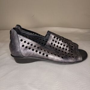 Sesto Meucci Eily Silver Laser Cut Wedge Sandals sz 6.5W